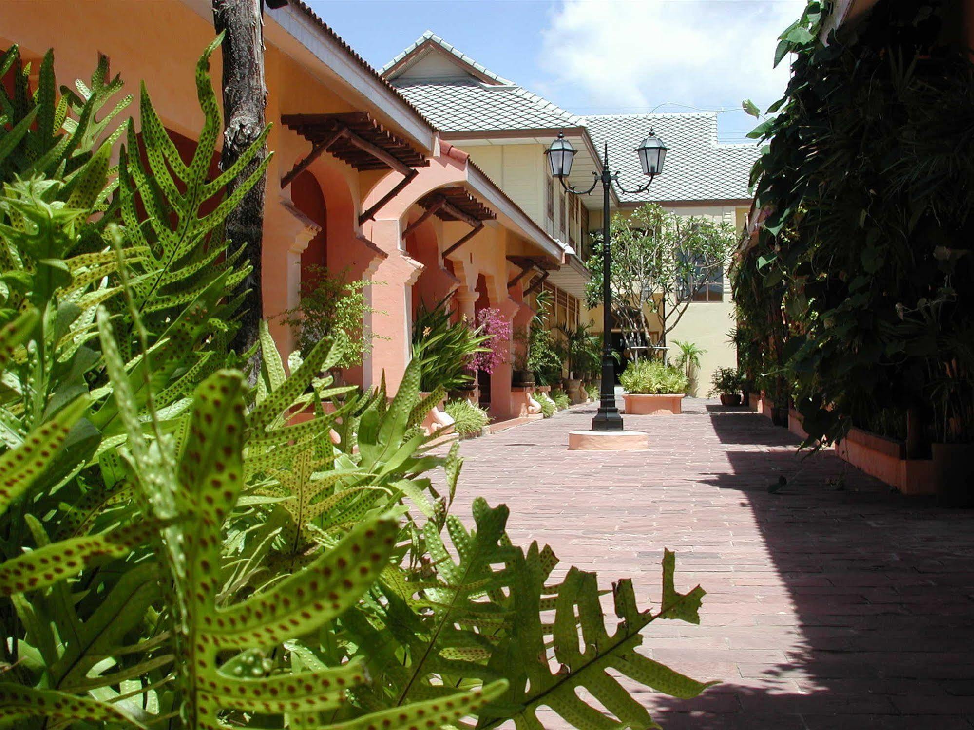 Hotel Baan Rajdamnern Hua Hin Exterior foto