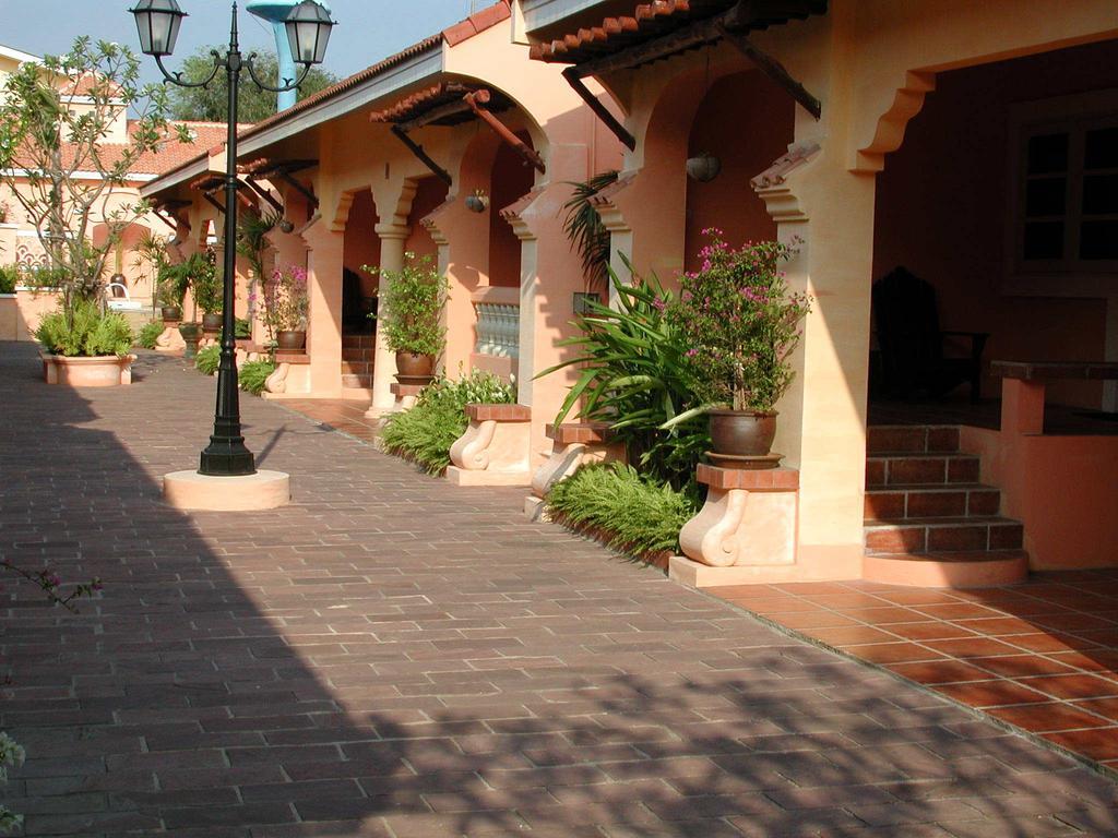 Hotel Baan Rajdamnern Hua Hin Exterior foto